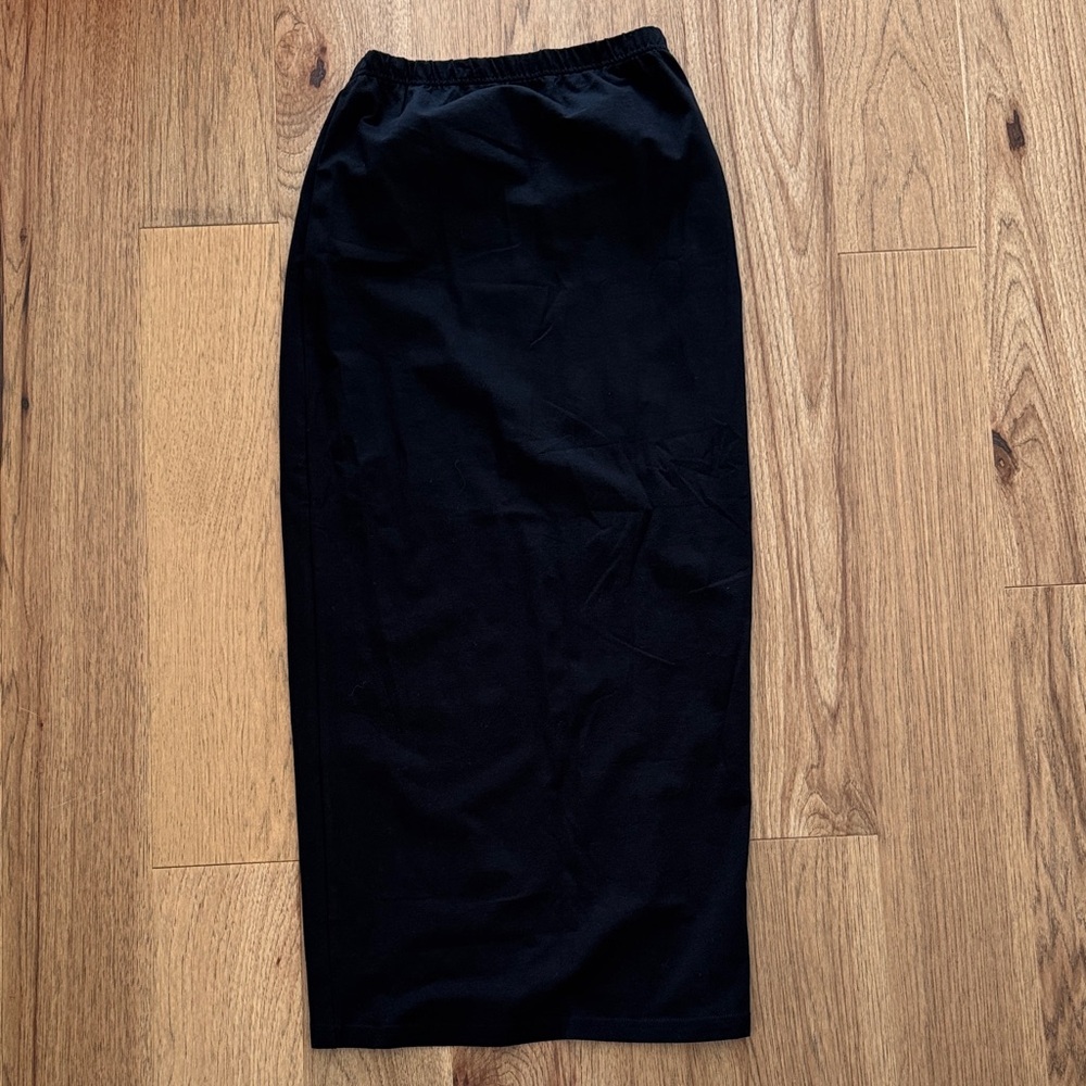H&M NWT Maternity Long Skirt in black, size small